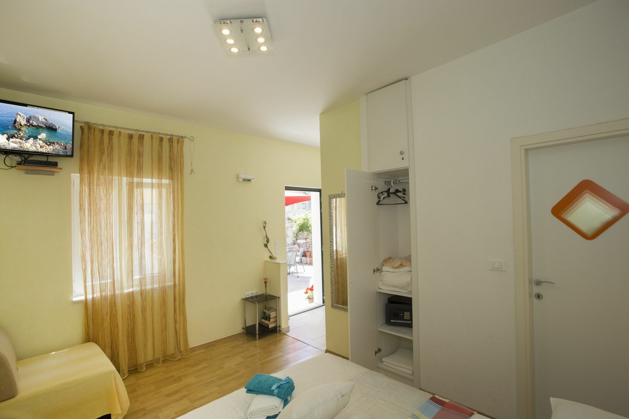 Apartment Central Old Town With Private Indoor Garage Parking Split Eksteriør billede